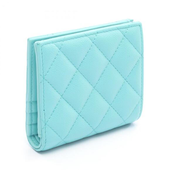 CHANEL Green Leather Wallet - Picture 2 of 7